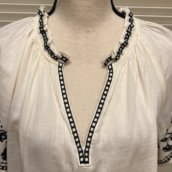Old Navy Embroidered Split Neck Top in Embroidered Cream, Size M & Size L,
NWT - Picture 4 of 17